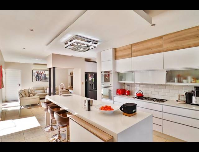 6 BEDROOM HOUSE FOR SALE IN MIDSTREAM RIDGE